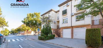 Casa adosada en venta en Calle Ismail, 61, Joaquina Eguaras