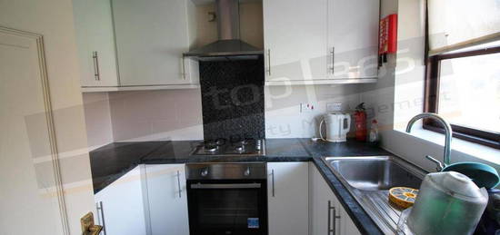 2 bedroom semi-detached house to rent