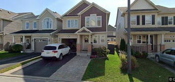 2414 Nutgrove Ave, Ottawa, ON K2J 0W9