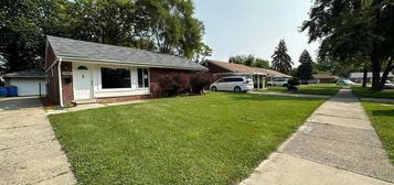 11183 Unity Dr, Warren, MI 48089