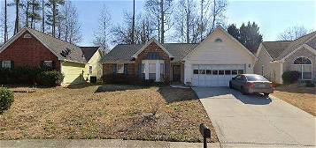5222 Sterling Trace Dr NW, Lilburn, GA 30047