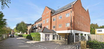 Flat to rent in Wharf Lane, Rickmansworth, Hertfordshire WD3