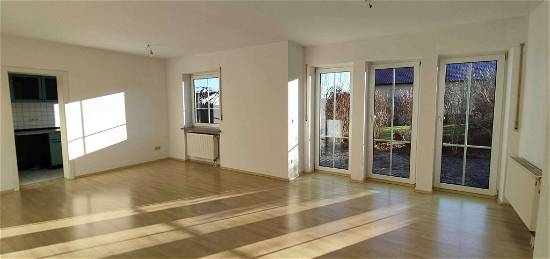 Attraktive 2-Zimmer-Wohnung mit großer Terrasse in Bischberg
