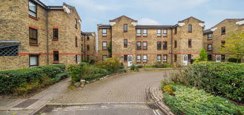 Flat for sale in Wedmore Court, Wedmore Gardens, London N19