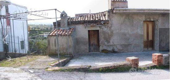 Vecchie costruzioni con terreno Rocca Caprileone