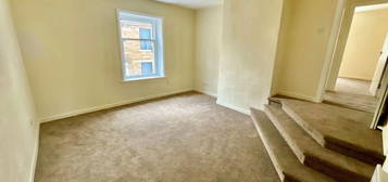 Flat to rent in 36 Willow Street, Accrington BB5