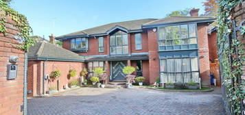 5 bedroom detached house for sale