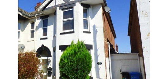 4 bed semi-detached house to rent