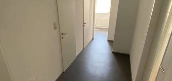 Neu renovierte Familienwohnung in bester Siedlungslage mit Garage