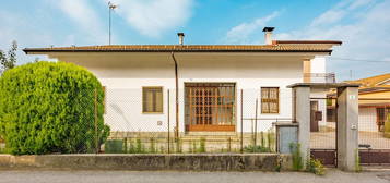 Villa unifamiliare, buono stato, 170 m², Caramagna Piemonte