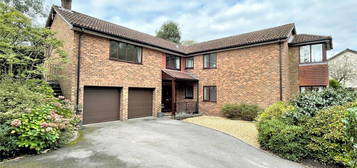 5 bed detached house for sale