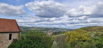 Kleines Einfamilienhaus mit Garage und angebauter Scheune