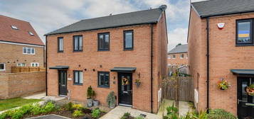 2 bedroom semi-detached house for sale