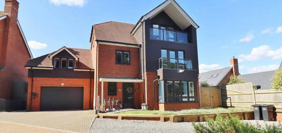 5 bedroom detached house for sale