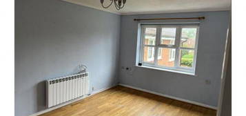 Flat to rent in A Pond Approach, Holmer Green, High Wycombe, Bucks HP15