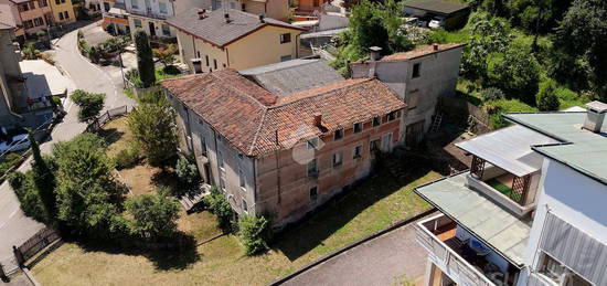 CASA SEMINDIPENDENTE A CHIAMPO