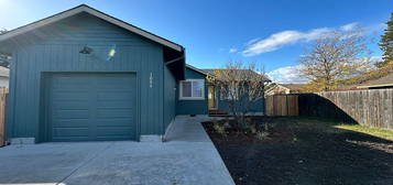 1006 25th St, Hood River, OR 97031