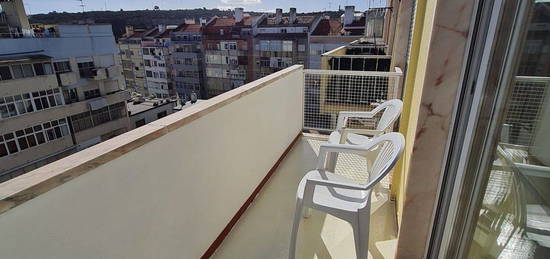 Arrendamento de Apartamento T2  na rua Raquel Roque Gameiro, 8