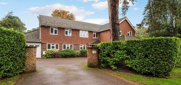 5 bed detached house to rent