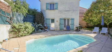 Maison à Mouans-Sartoux avec piscine au calme, à deux pas du centre-ville