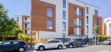 Moderne Wohnung mit Einbauküche und Terrasse in bester Lage