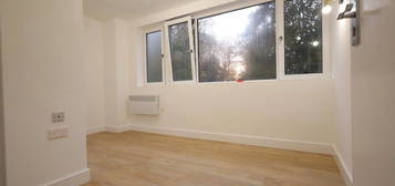 Studio to rent in Fawcett Estate London, London SW15