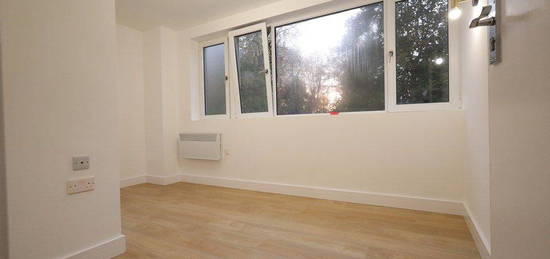 Studio to rent in Fawcett Estate London, London SW15