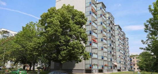 Großzügige Singlewohnung in bester Lage und mit Riesenbalkon