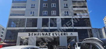 KAŞÜSTÜ ŞEHRİNAZ EVLERİNDE 1+1 SATILIK DAİRE & OFİS