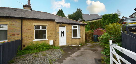 Semi-detached bungalow to rent in Jubilee Drive, Keighley BD21