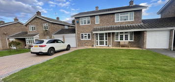 4 bed link detached house to rent