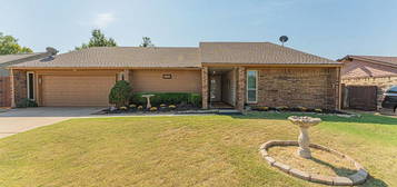 8208 NW 102nd St, Oklahoma City, OK 73162