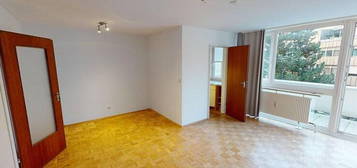 Bezugsfreie 1,5 Zimmer Wohnung mit Balkon und Tfg Stellplatz