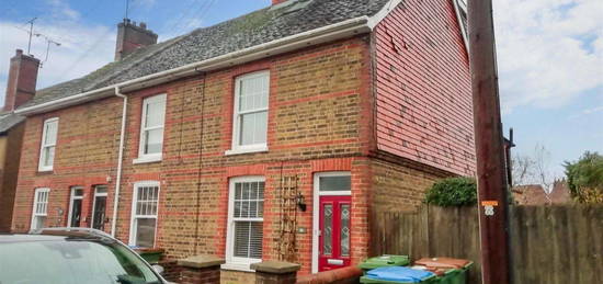 Town house to rent in Moons Lane, Horsham RH13