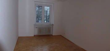 Single-Appartement mit separater Küche, Duschbad mit Fenster,  WC und 2 separate Kellerräume