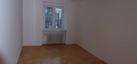 Single-Appartement mit separater Küche, Duschbad mit Fenster,  WC und 2 separate Kellerräume