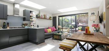 Flat for sale in Shenley Road, Camberwell SE5