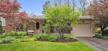 135 Georgian Pl, Kitchener, ON N2B 3P1