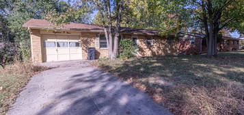 1809 Iris Dr, Columbia, MO 65202