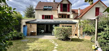 Maison 2 étages  à vendre, 6 pièces, 4 chambres, 156 m²