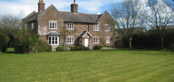 5 bedroom detached house