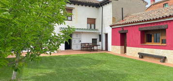 Casa en calle Baltasar González en Requena de Campos