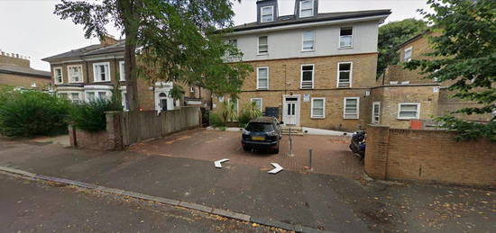 Flat to rent in Talbot Road, London N15