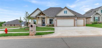 8413 NW 162nd St, Edmond, OK 73013