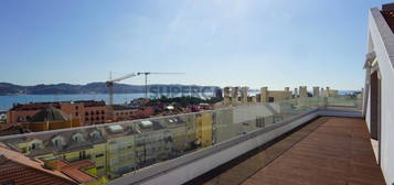 Apartamento T4 Duplex com Terraço com Vista Rio para Venda em Belém, Restelo, Lisboa