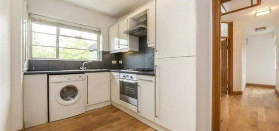 Flat to rent in Ossulton Way, London N2