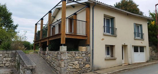 MAISON DE BOURG AVEC JARDIN ET VUE DOMINANTE