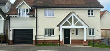 3 bedroom link detached house for sale