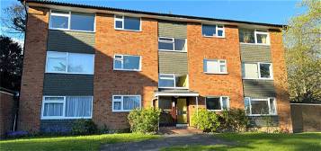 Flat to rent in Oak House, Oakfield Drive, Reigate, Surrey RH2