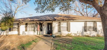 1328 Meadow Ln, Midlothian, TX 76065